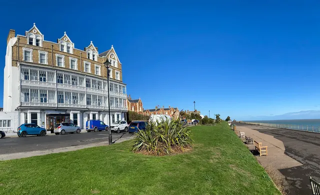 San Clu, Hotel Bar & Brasserie