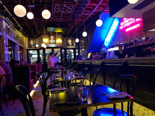 Les Bubbles Steakhouse