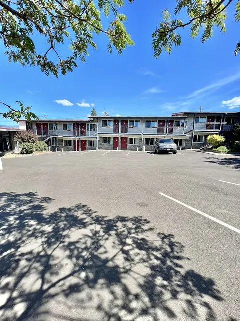 TIMBERS INN AND SUITES