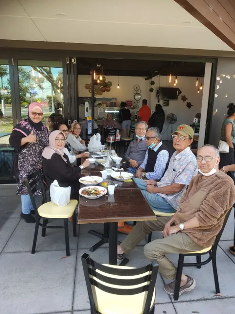 La Glamz Restaurant 1