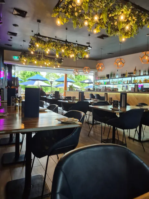 Riverside Bar & Dining