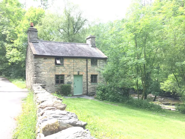 Glan Lledr Riverside Holiday Cottage