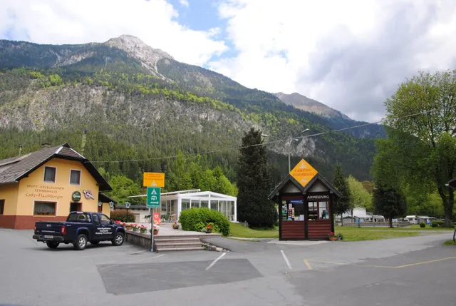Flaschberger Camping - Tennishalle - Ferienwohnungen