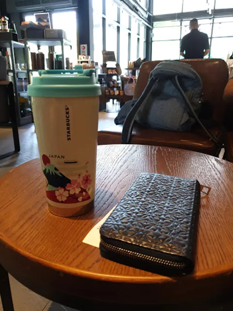 STARBUCKS Benguan Shop