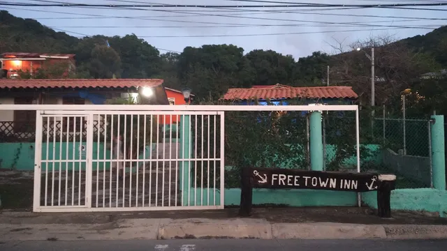 Free Town Inn