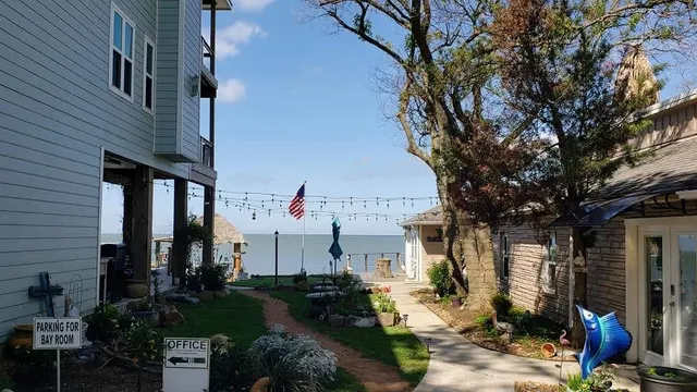 Come Friday Cottages on the Bay
