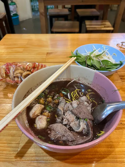 Larn Tar Piean Boat Noodle