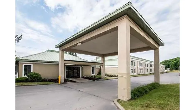 Clarion Inn & Suites Cortland - University Area