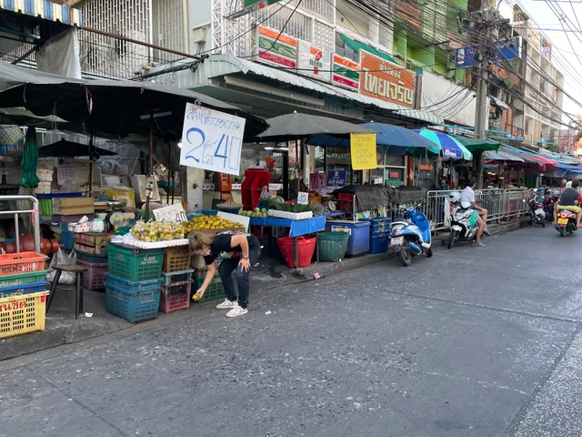 Wongwian Yai Market