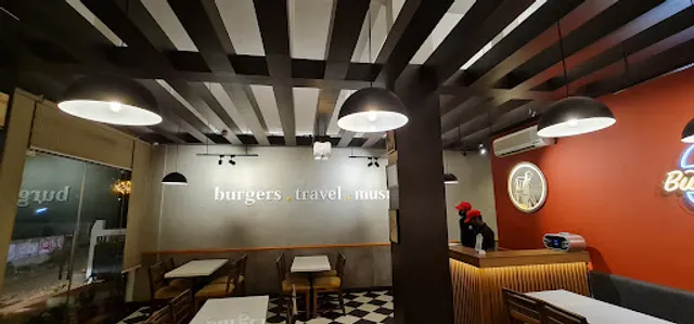 The Voyager Diner (24/7)