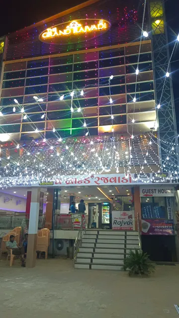 Hotel The Grand Rajwadi