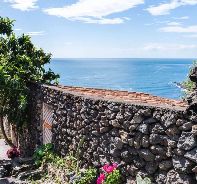 Terra e Mare Apartment by Wonderful Italy