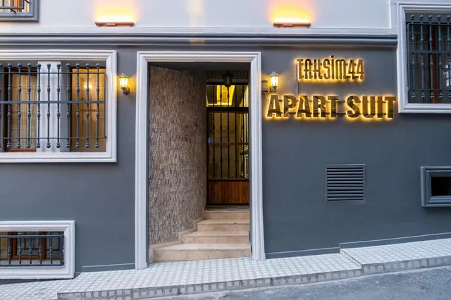 Taksim44 Apart & Suit
