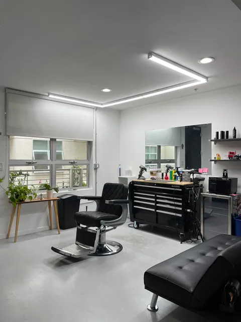 Robert Daniel Barber Studio