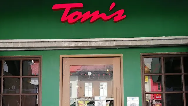 Tom's