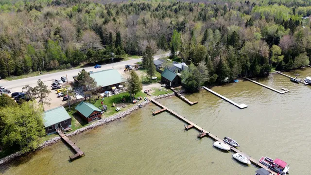 Charlie's Lake Metonga Resort