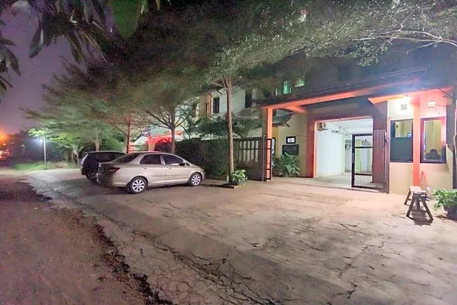 RedDoorz Syariah @ Hotel Tiga ER near Karawang Central Plaza