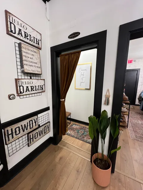 Ramblin Ma'am Boutique & Books