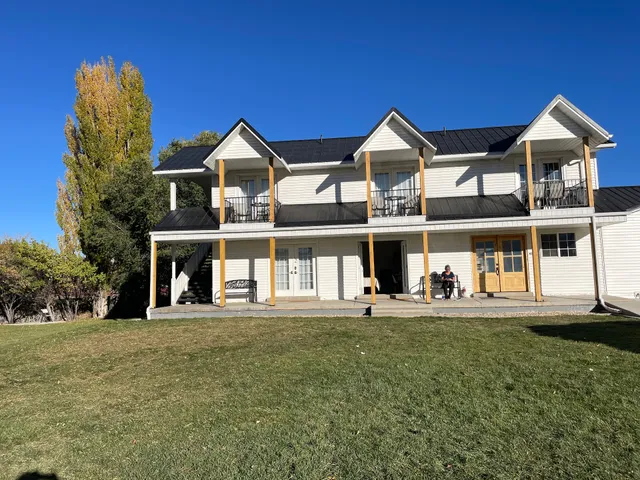 Happy Trails West Inn