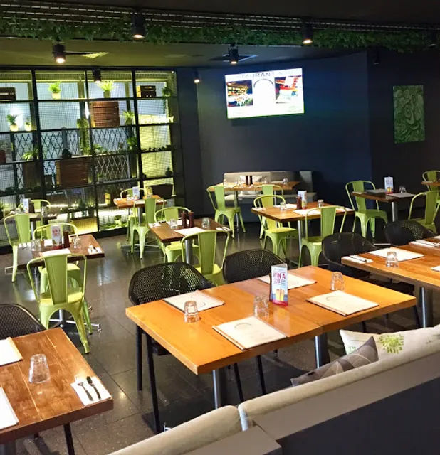 Oak and Vine Gladstone