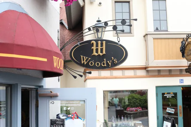 Woody's Store