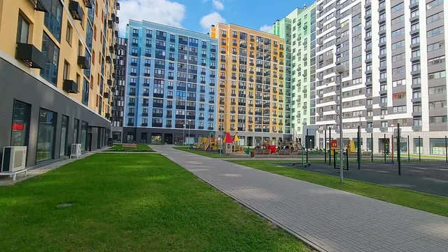 Zhiloy Kompleks Luchi