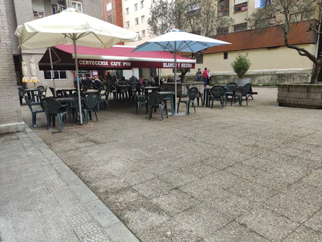 Cafeteria Blanco y Negro