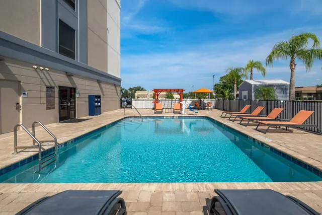 Holiday Inn Express & Suites Lakeland South by IHG