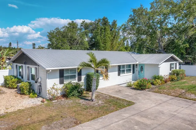 Luxury Pool Retreat near Siesta Key