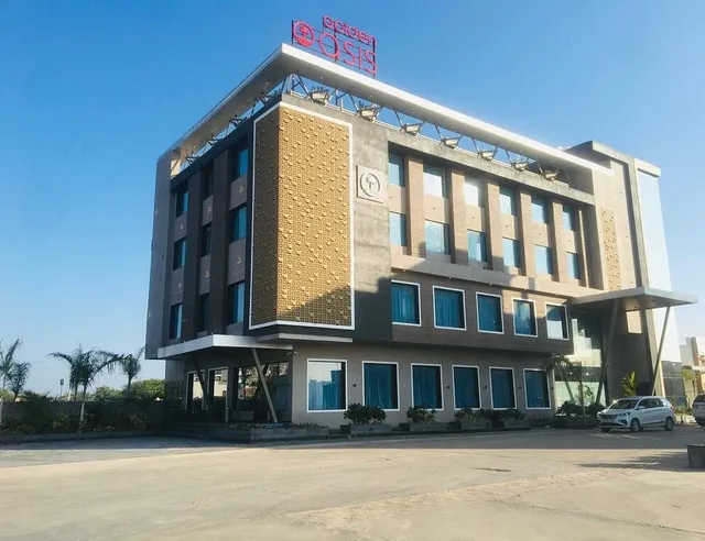 Golden Oasis Hotel Becharaji