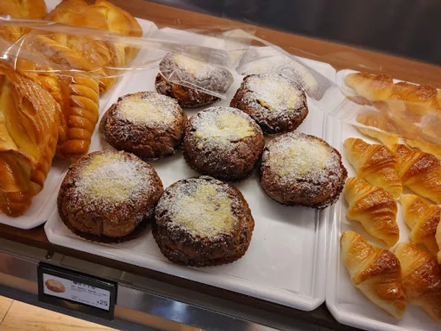 Donutes Kaohsiung Qingnian Branch