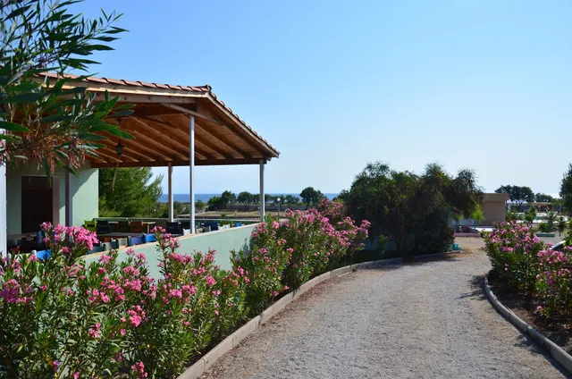 Ενοικιαζόμενα δωμάτια-Καμπινγκ, Oasis village camping & bungalows, Αγία Άννα