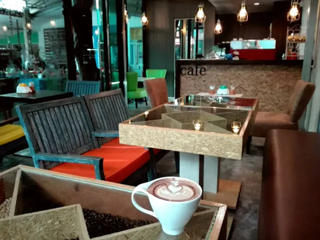 Forest Bungalows & Mama’s Restaurant