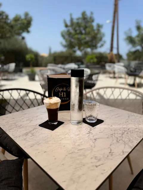Cafe & Bar H1 Lounge