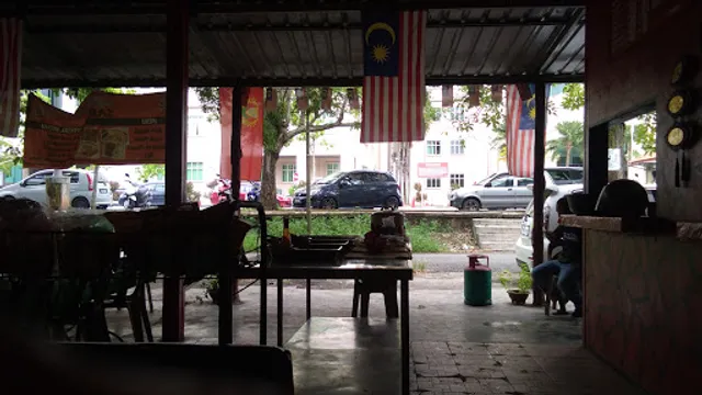 RESTORAN DEE PUMPONG NASI KAMPUNG