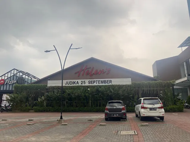 Helen's Night Mart Gading Serpong