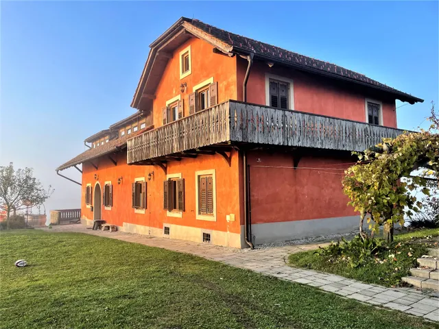 Hiša Vina, Majski vrh