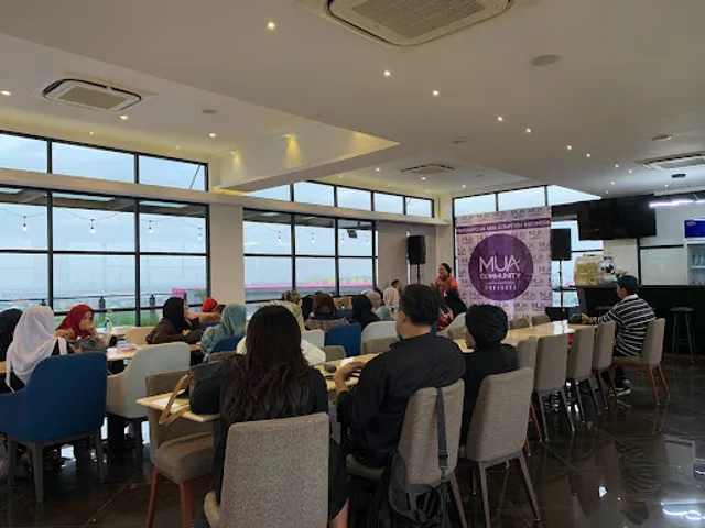 SkyLites Coffee & Bistro