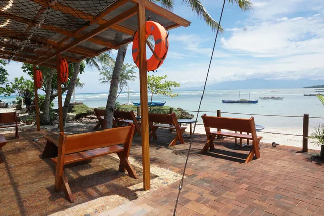 L Cafe Restobar & Lyn's Guest House