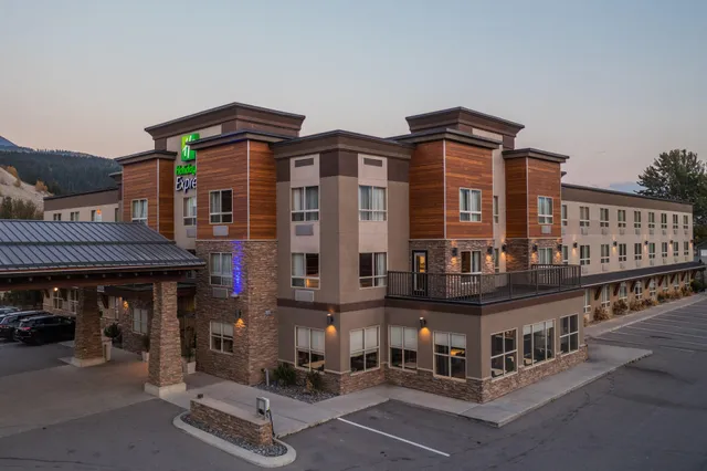 Holiday Inn Express Golden-Kicking Horse by IHG