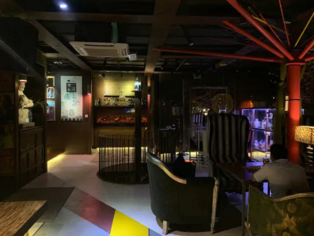 Cham Poo Bowu Wine House