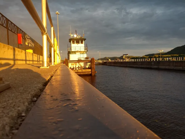 US Lock and Dam No. 6