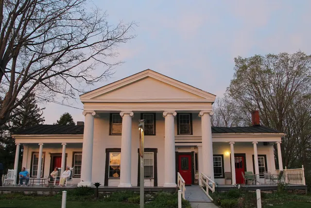 Glass Magnolia Bed and Breakfast