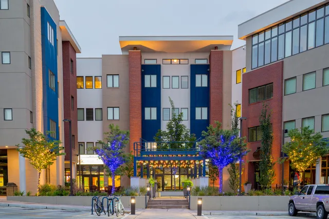 Blue Square Apartments