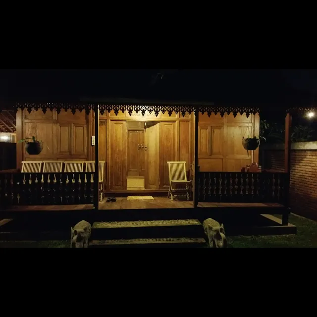 Tirto Raharjo 01 "Etnic Wooden Villa"