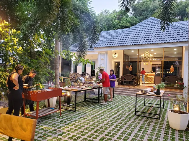 Baanraikrisana Restaurant (บ้านไร่กฤษณา)