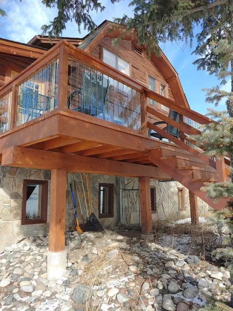 Howlers Inn B&B and Wolf Sanctuary, Bozeman MT Bed and Breakfast Lodging