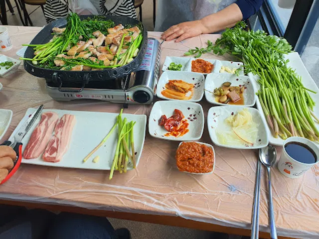 박기홍한재미나리식당