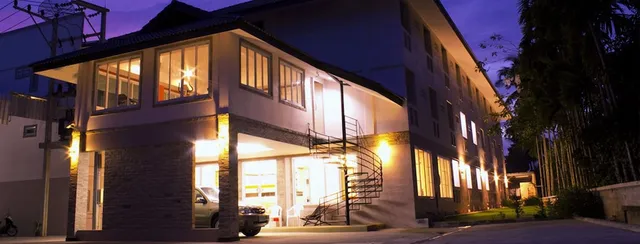 โรงแรมชุมพรทราเวลลอดจ์