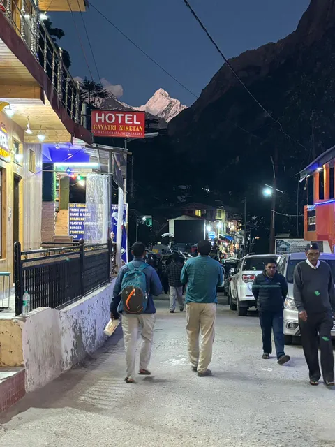 Hotel Gayatri Niketan